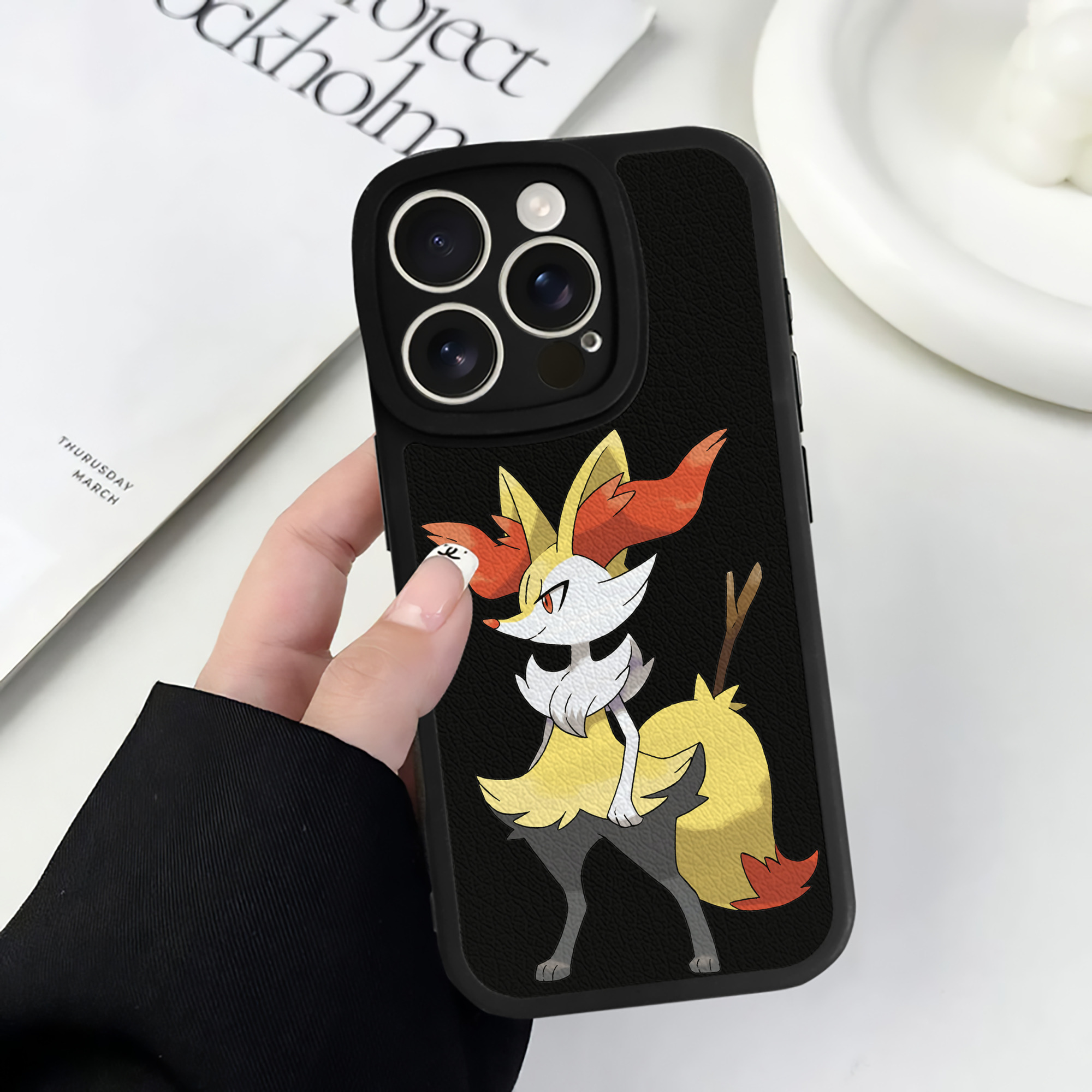 （画像用） ポケットモンスター Pokémon 【iPhone 16シリーズ対応】シリコンスマホケース（レザー調） 材質：シリコン